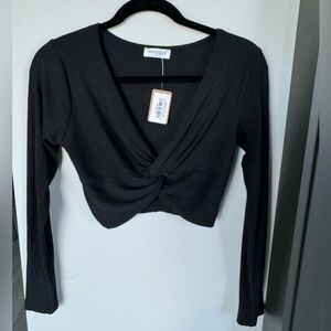 Vestique Tailgate Crop Top -  Black Long Sleeve NWT